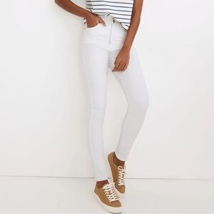 Madewell Petite 10" High-Rise Skinny Jeans in Pure White